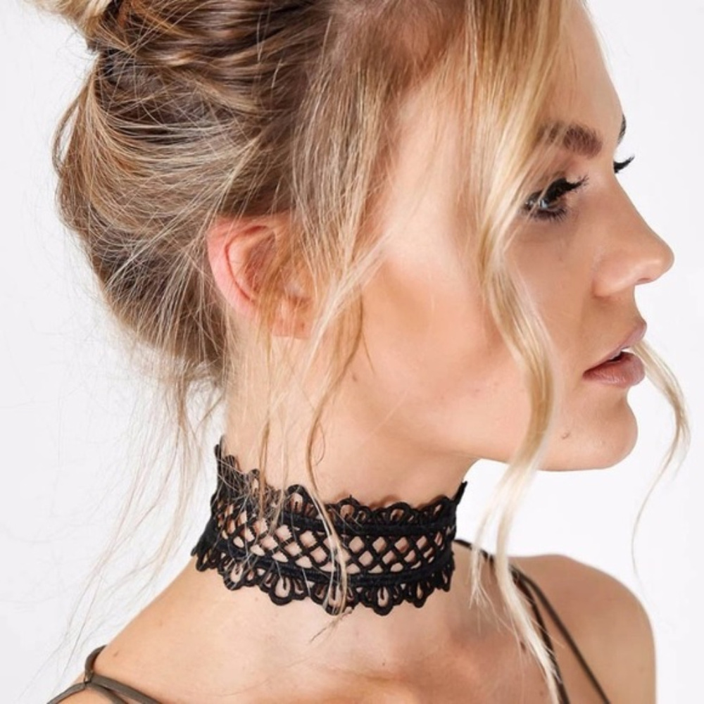 Cut Out Lace Choker - Picture 2 of 6